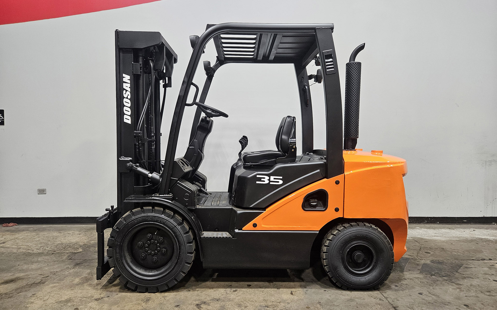 2019 DOOSAN D35C-7 in Cary, IL