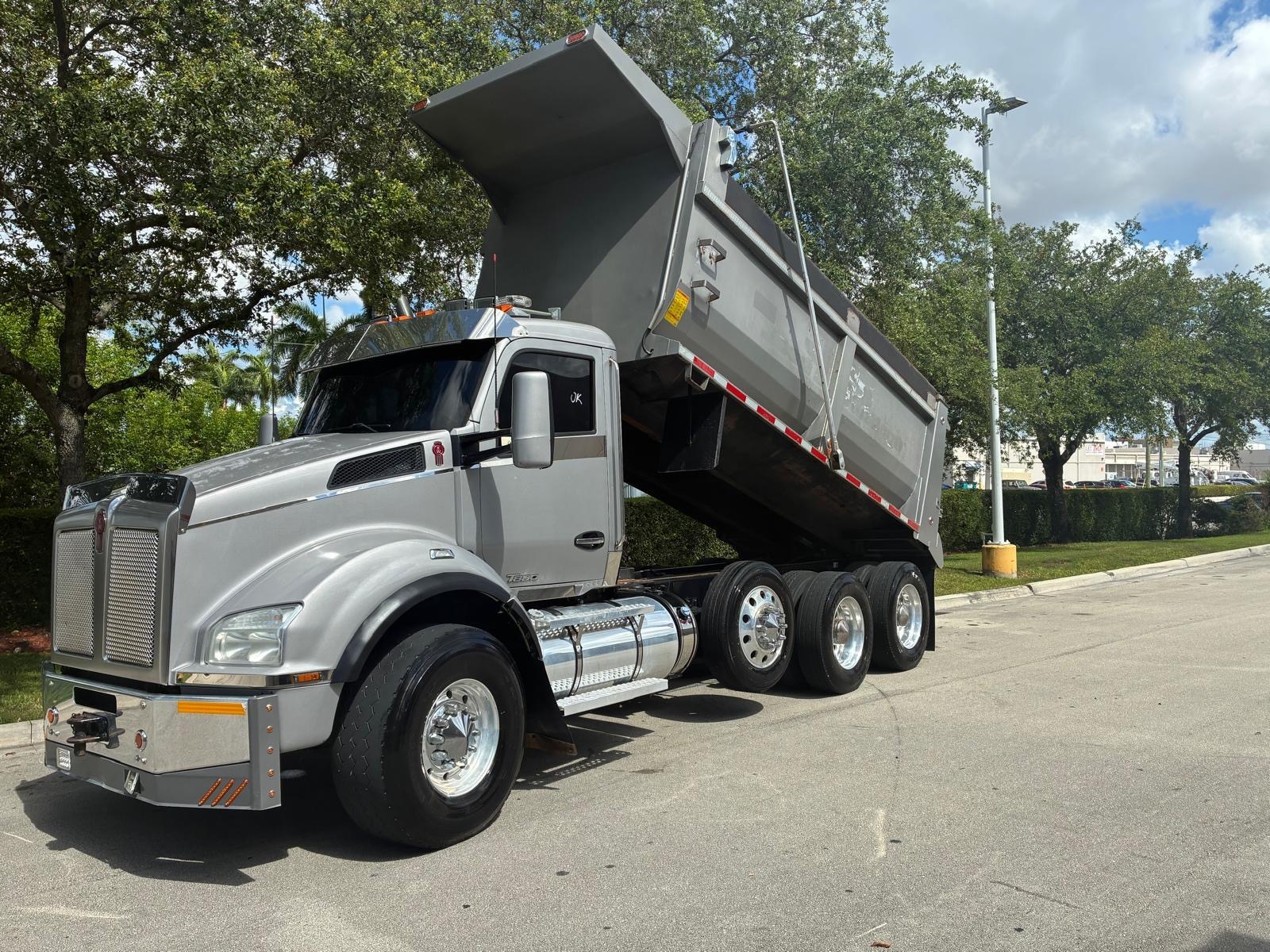 2019 KENWORTH T880 in Miami Lakes, FL