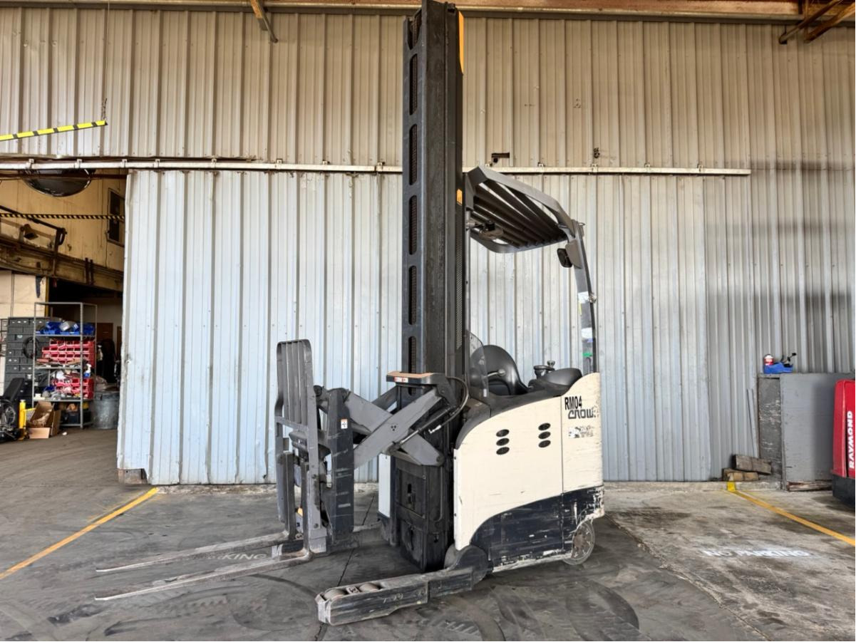 2017 Crown Equipment RM6095S-45 in Bristol, PA
