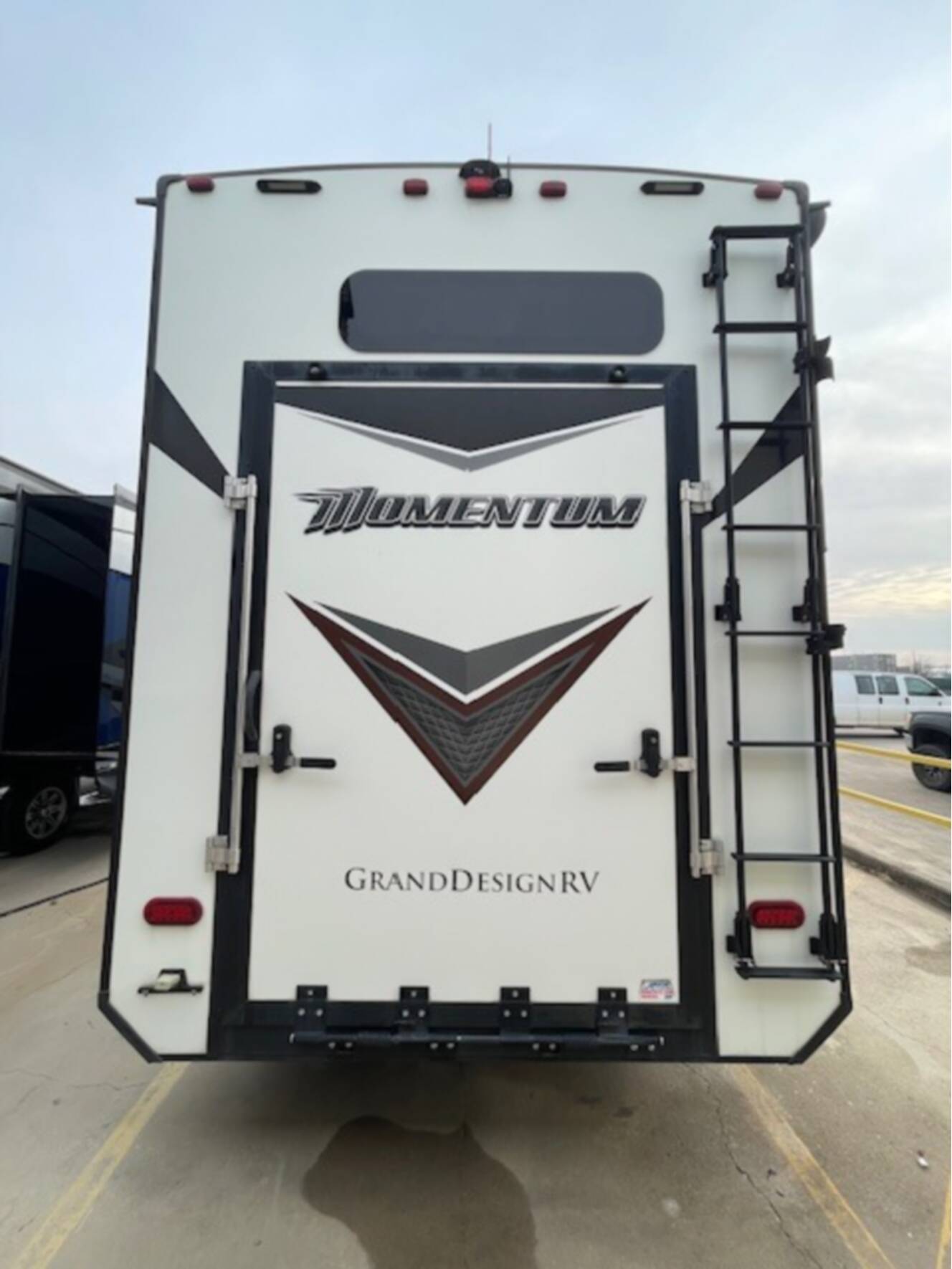A photo of this 2018 Grand Design Momentum 376TH