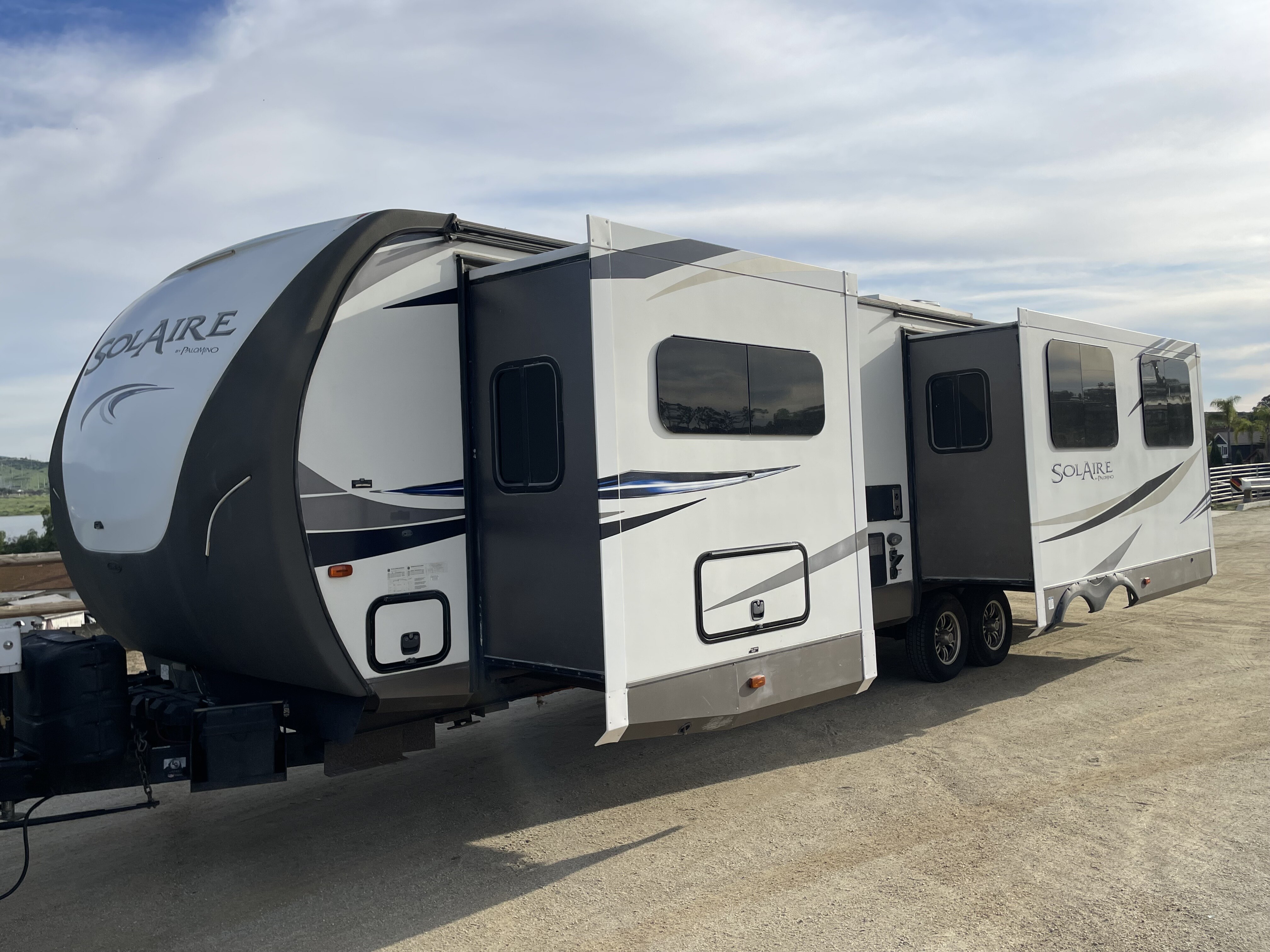2018 Palomino SOLAIRE 316RLTS in spring valley CA