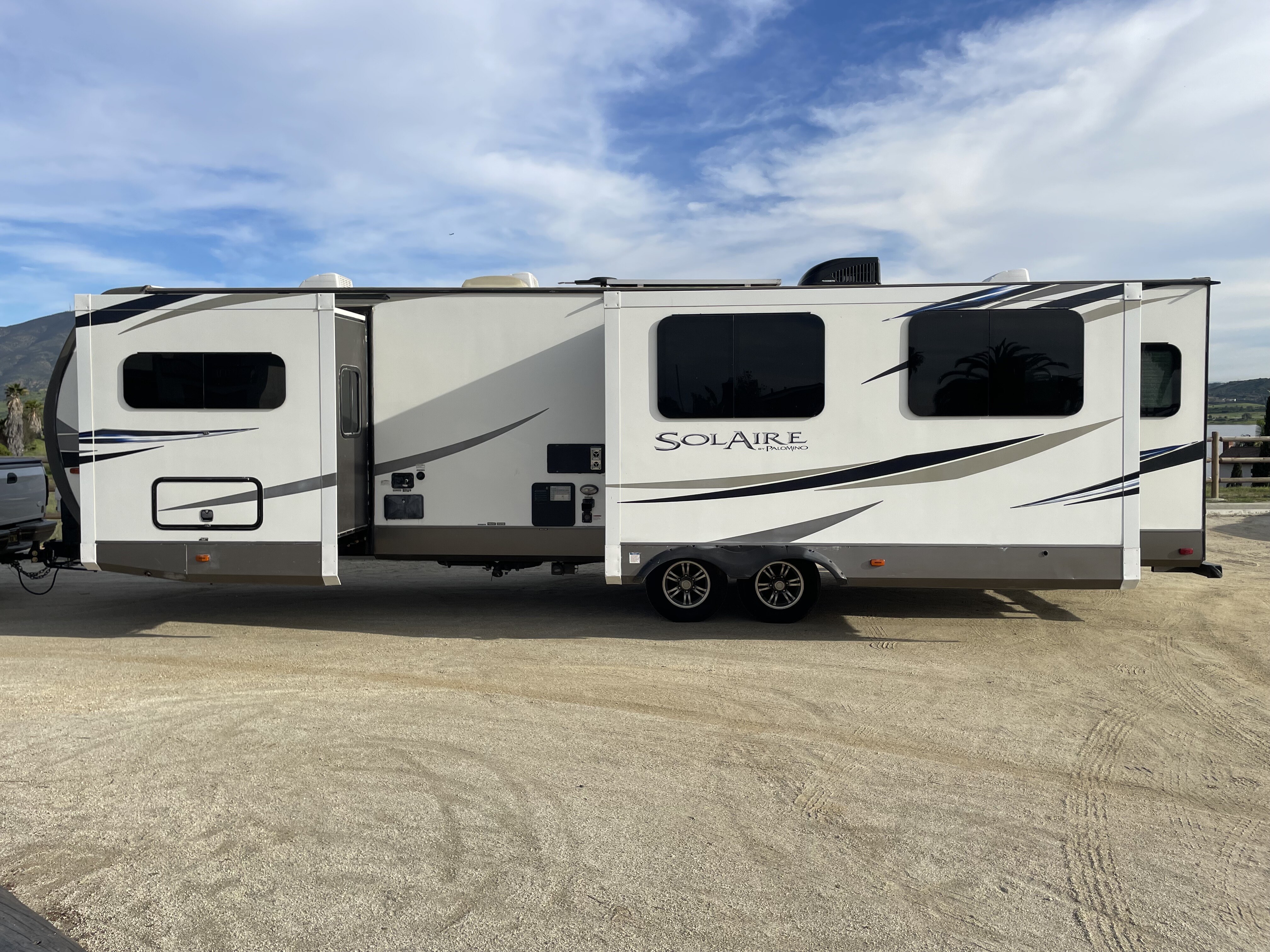 2018 Palomino SOLAIRE 316RLTS in spring valley CA