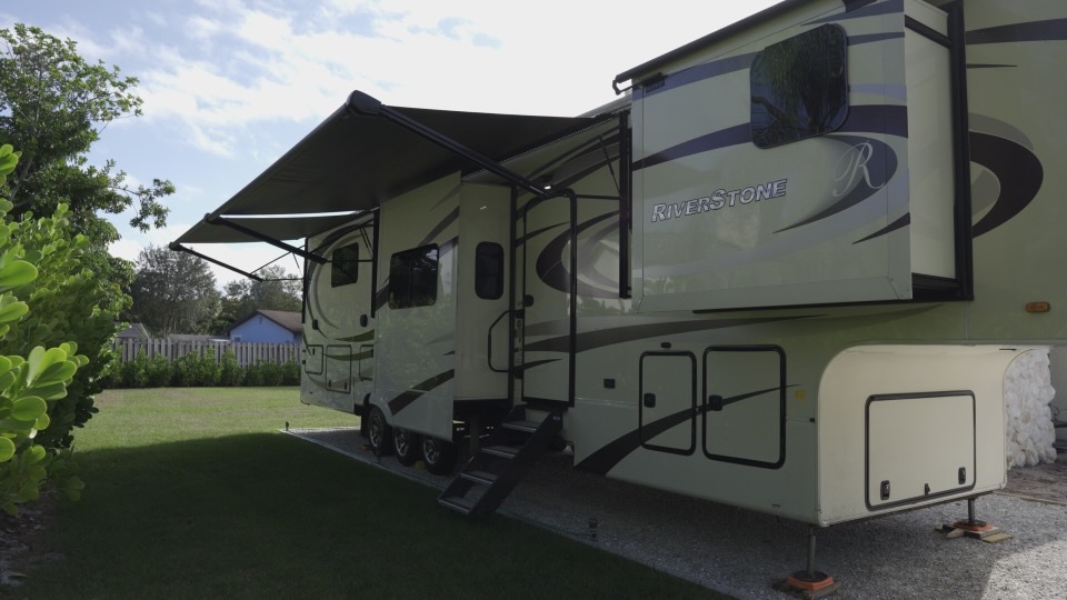 2021 Forest River RIVERSTONE 42FSKG RV
