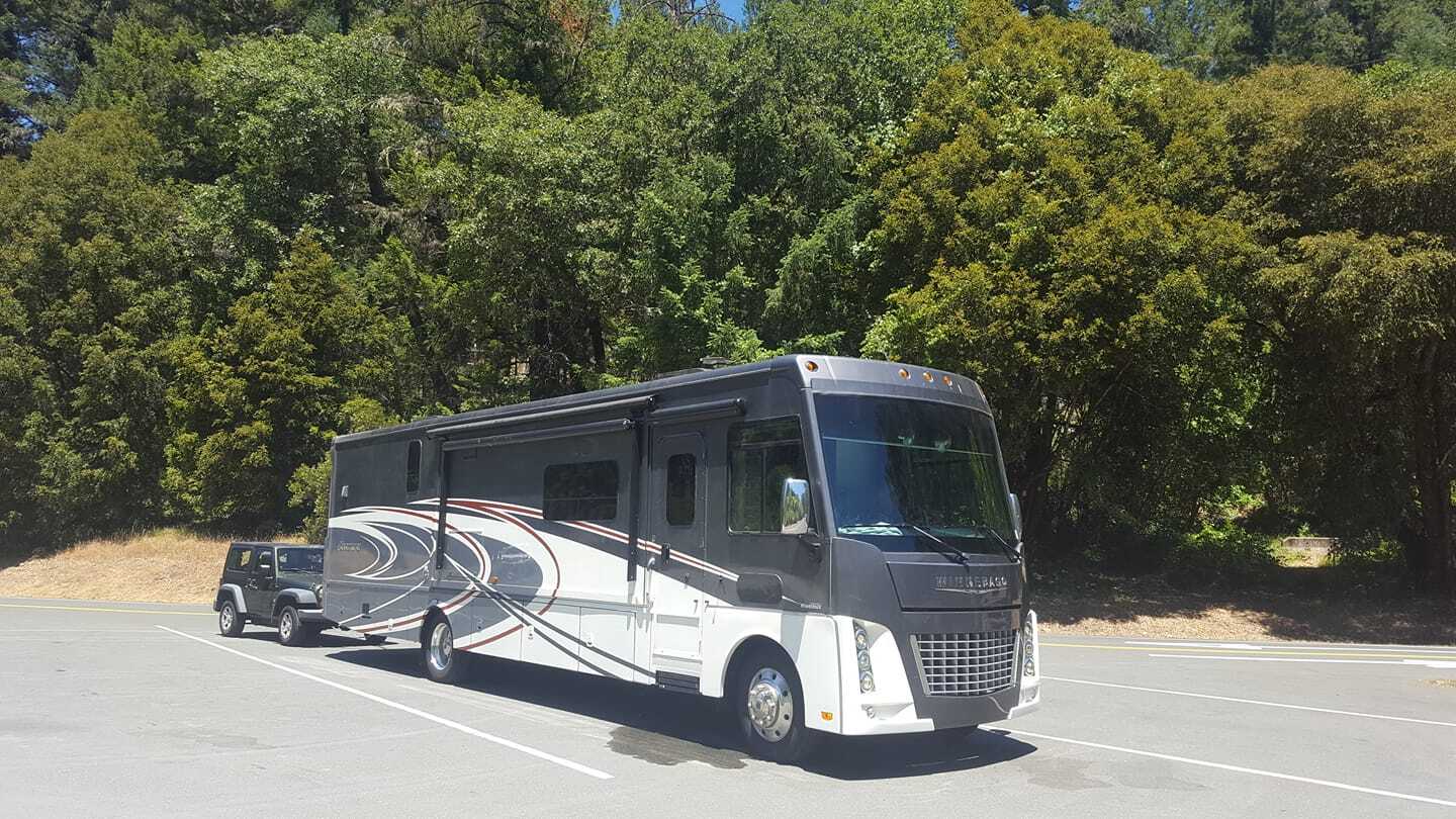 2017 Winnebago ADVENTURER 38Q RV