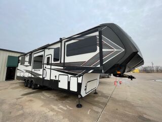 2018 GRAND DESIGN MOMENTUM 376TH
