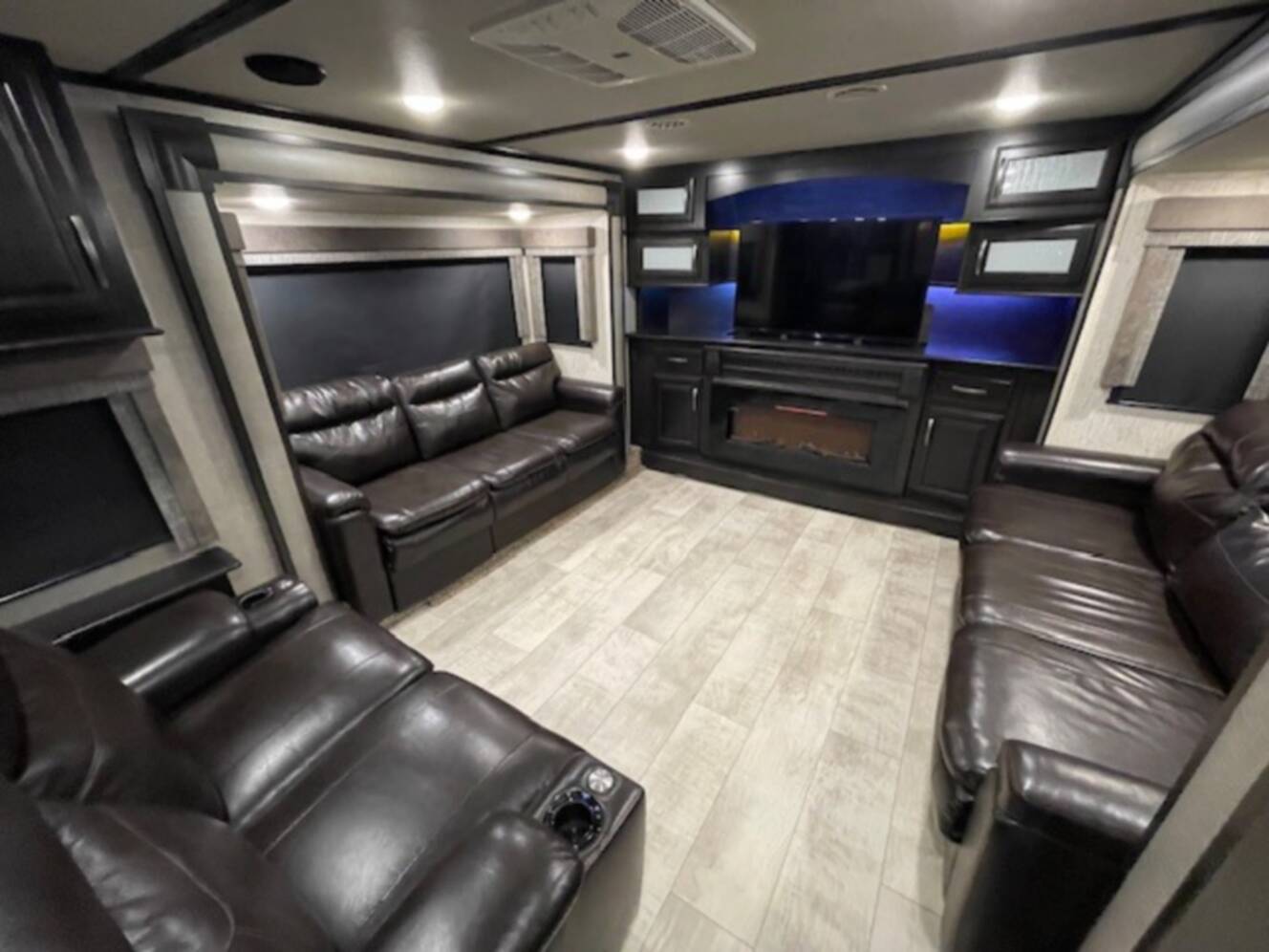 A photo of this 2018 Grand Design Momentum 376TH