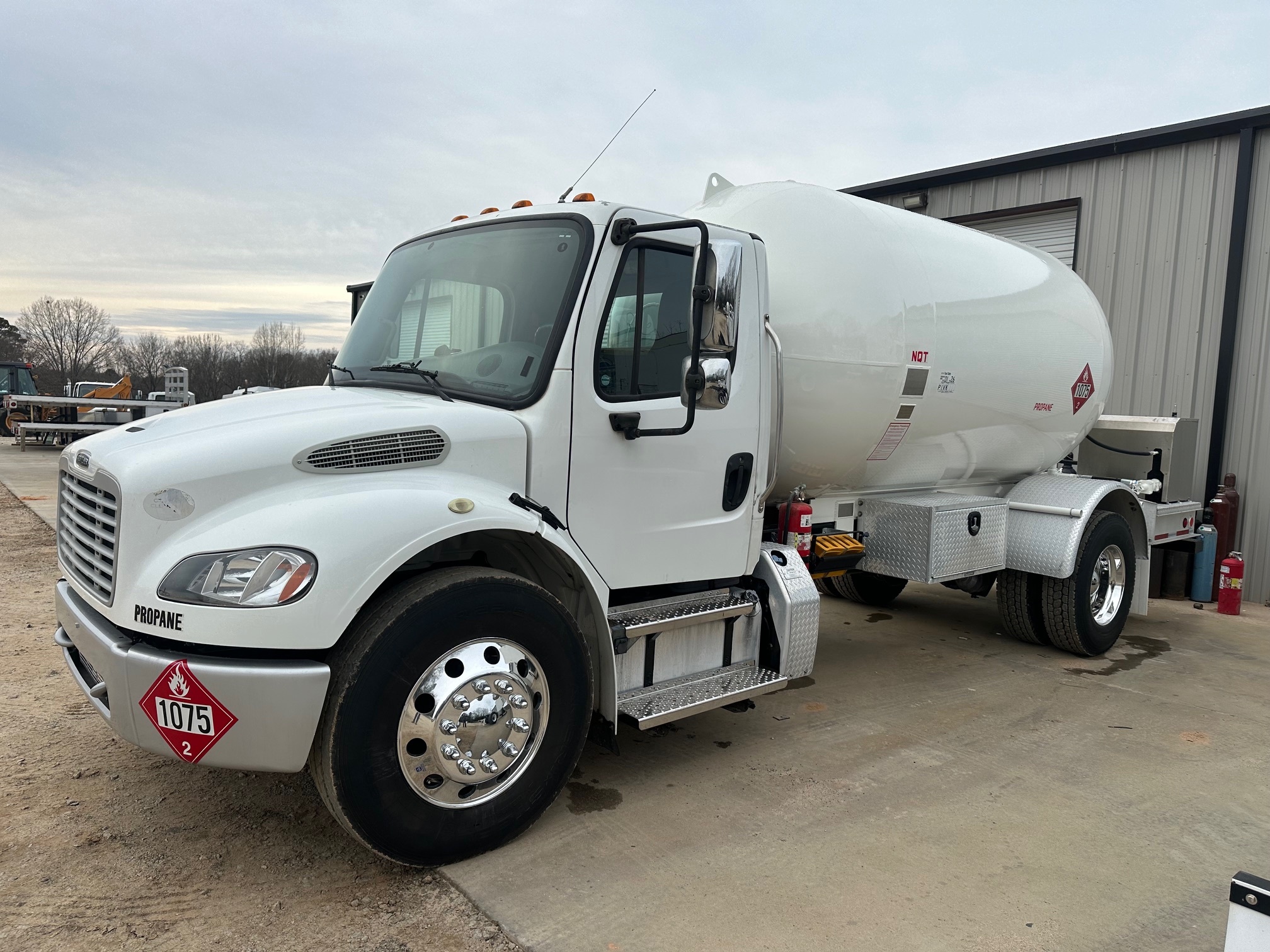 2016 FREIGHTLINER BUSINESS CLASS M2 106 in Miami, FL