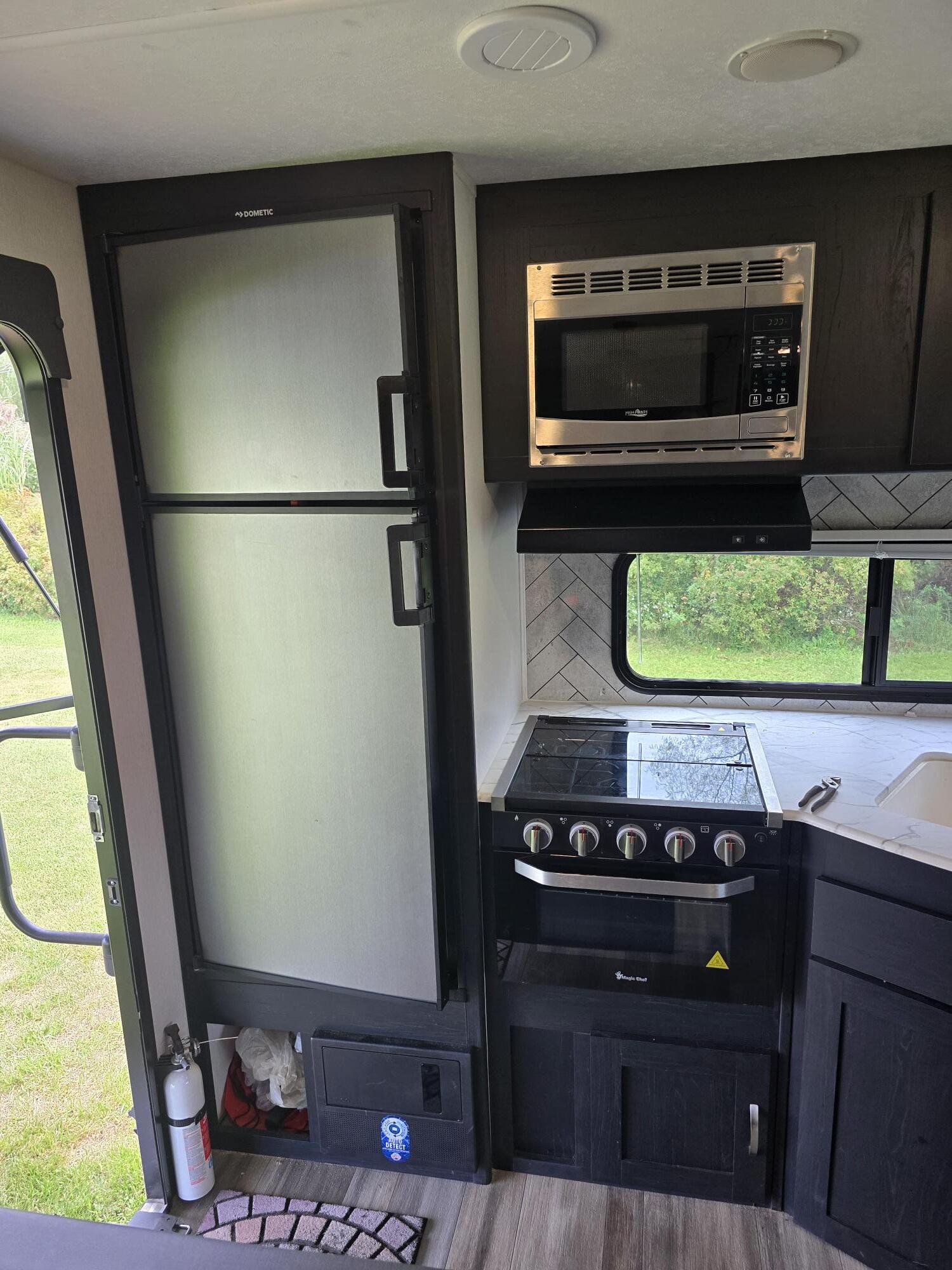 2022 Coachmen FREEDOM EXPRESS ULTRA LITE 246RKS RV