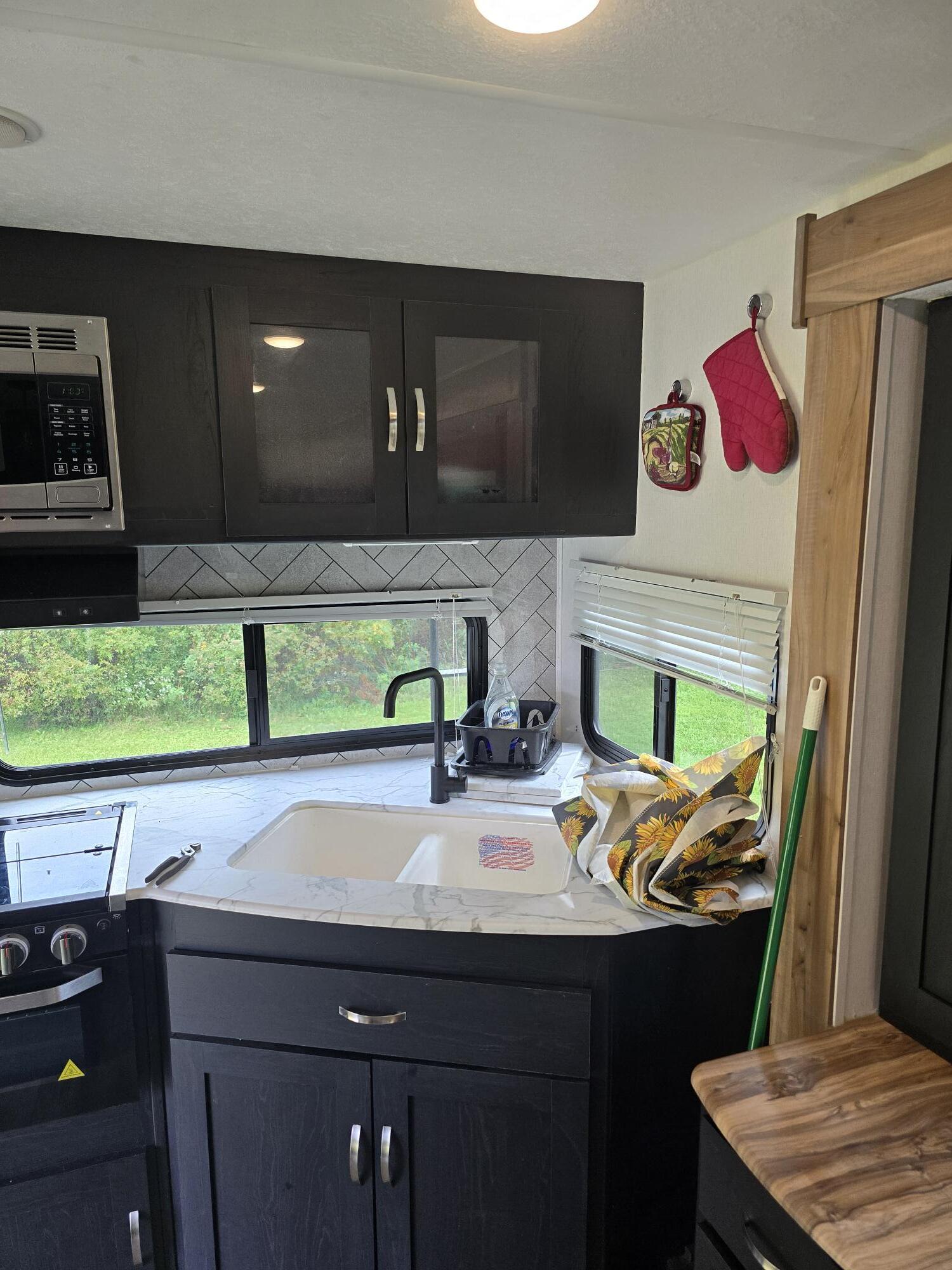 2022 Coachmen FREEDOM EXPRESS ULTRA LITE 246RKS in china twp. MI
