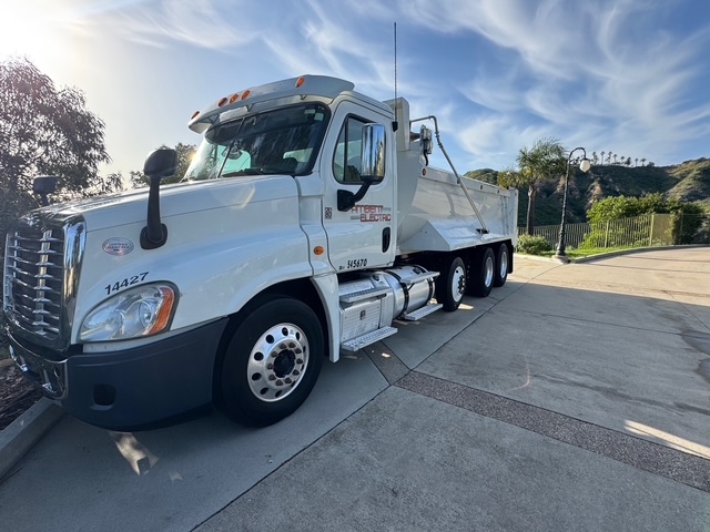 2013 FREIGHTLINER CA125DC in Santa Rosa Valley, CA