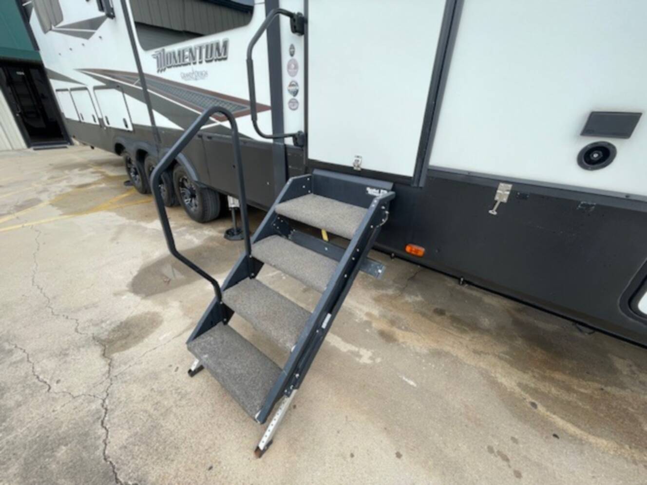 A photo of this 2018 Grand Design Momentum 376TH