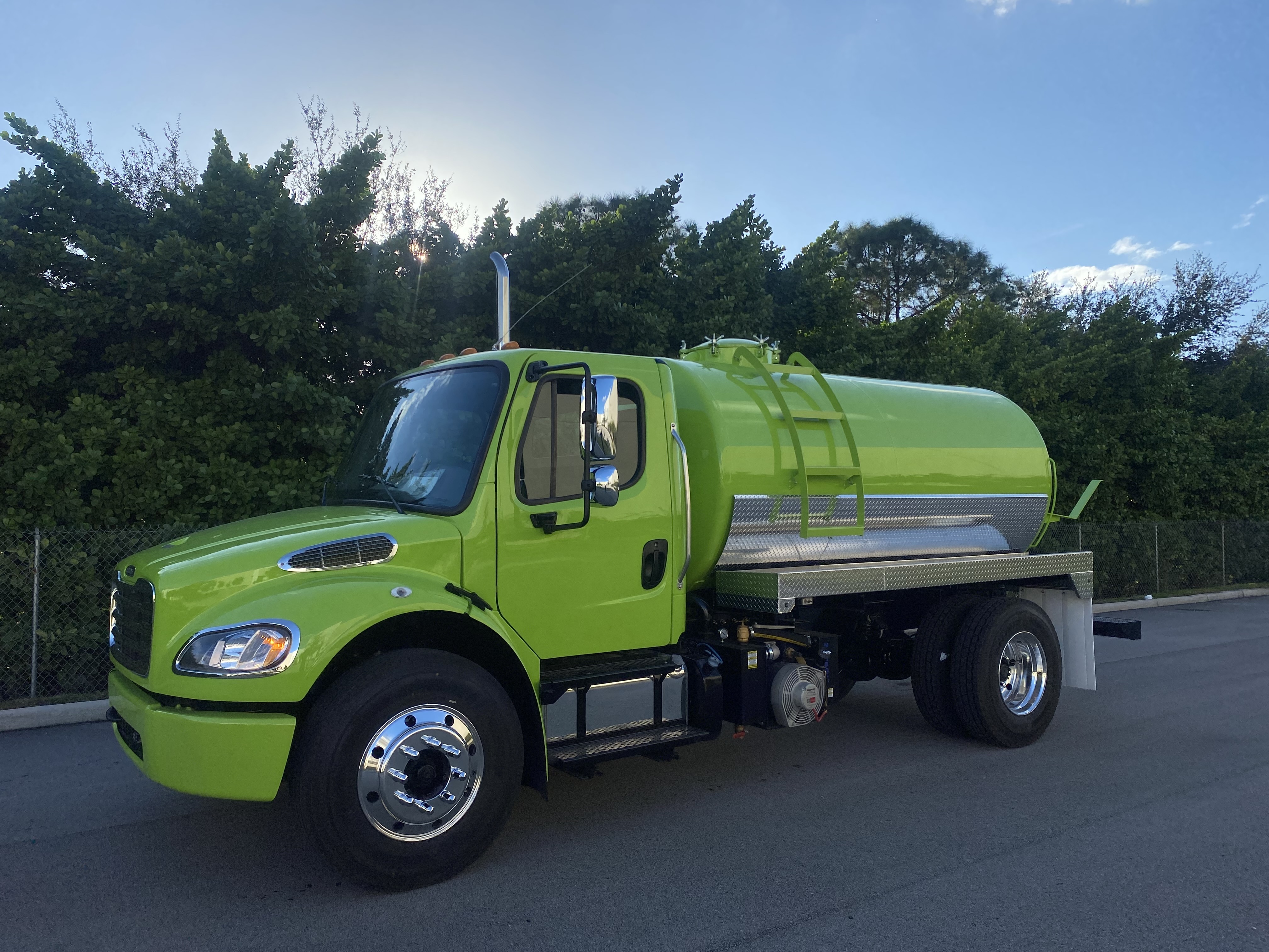 2019 FREIGHTLINER BUSINESS CLASS M2 106 in Hialeah, FL