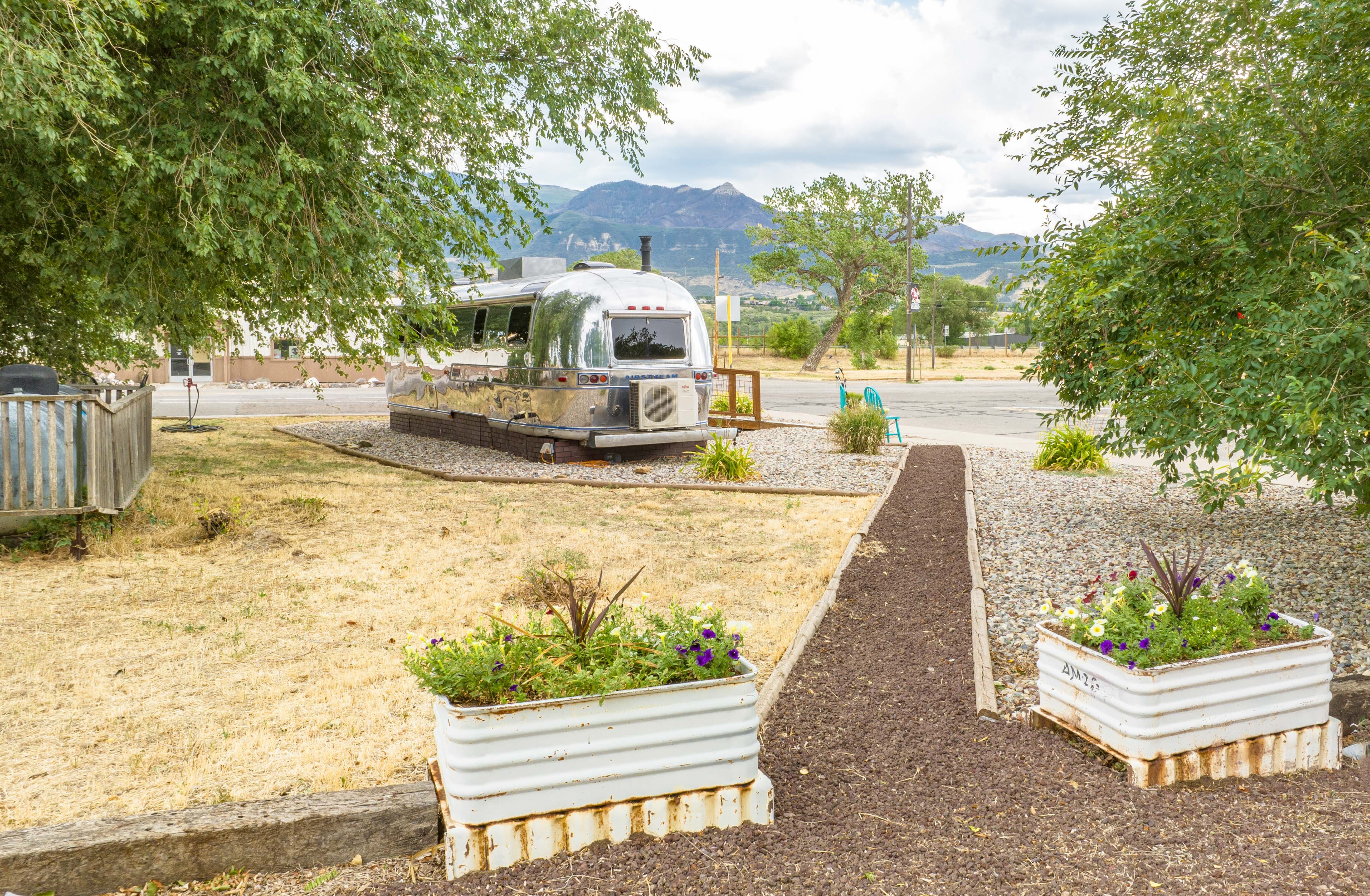 1972 Airstream SOVEREIGN 35 in parachute CO
