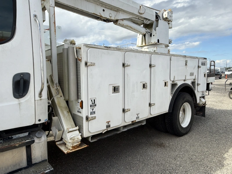 2003 FREIGHTLINER BUSINESS CLASS M2 106