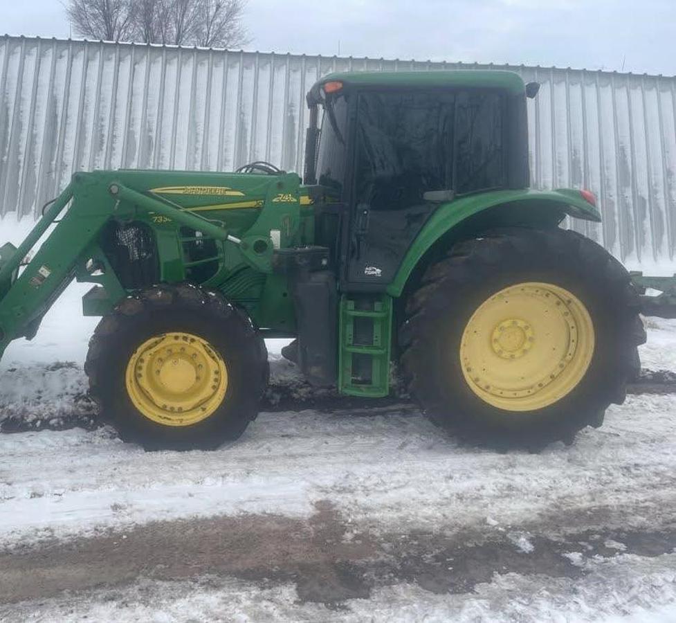 2011 JOHN DEERE 7330 in Clarkson, NE