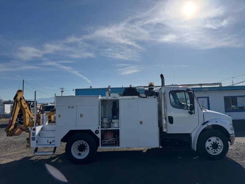 2017 FREIGHTLINER M2