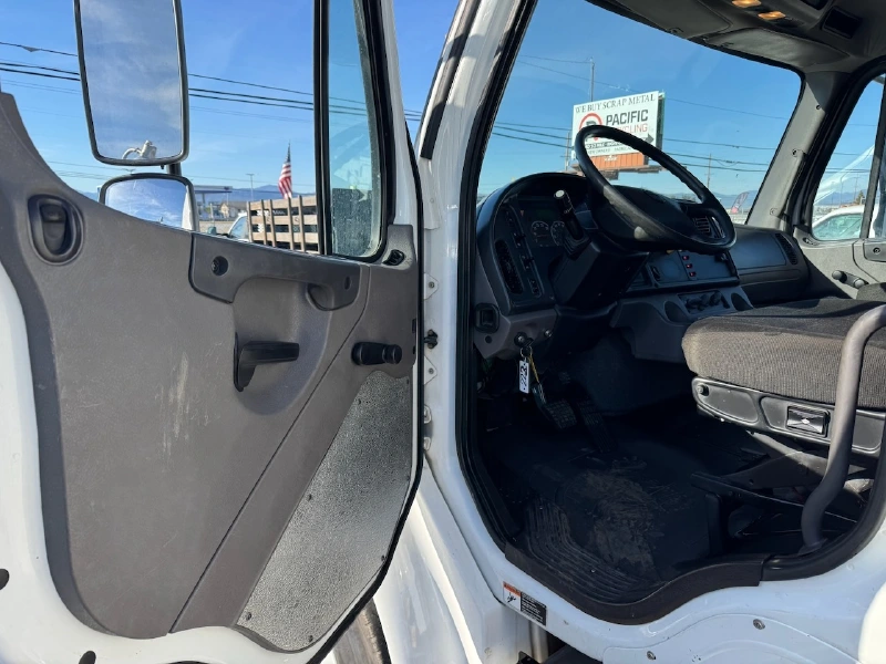 2017 FREIGHTLINER M2