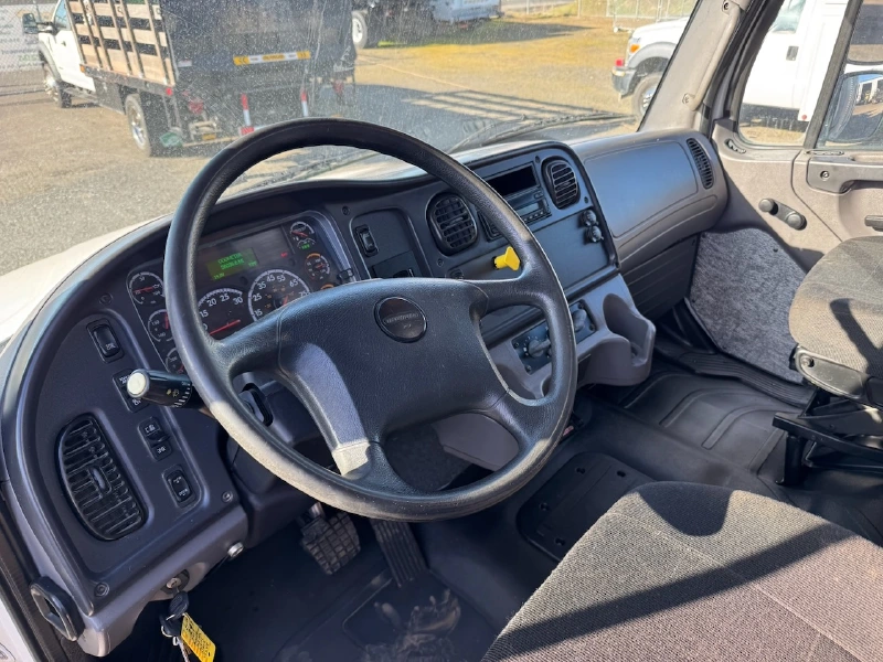 2017 FREIGHTLINER M2
