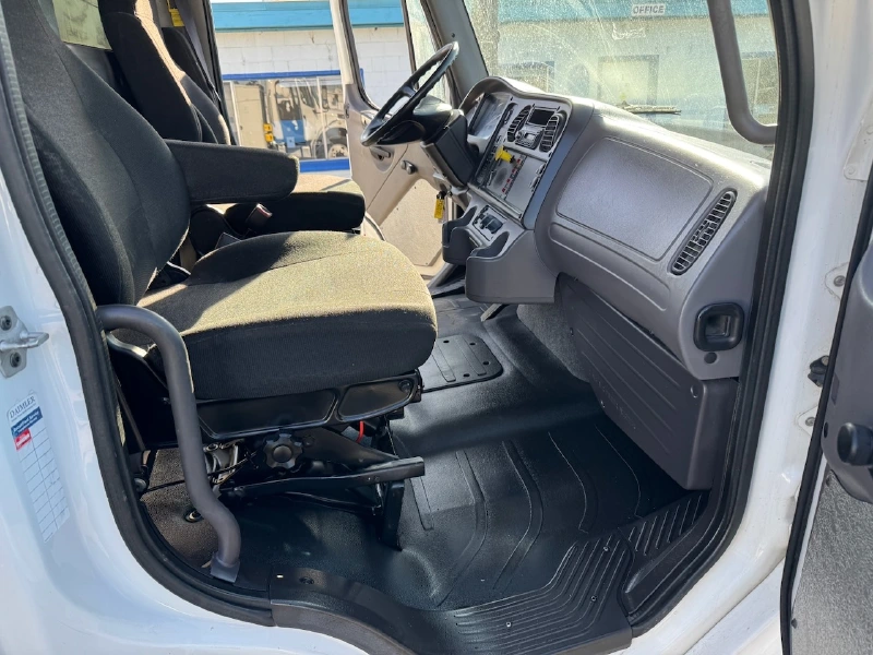 2017 FREIGHTLINER M2