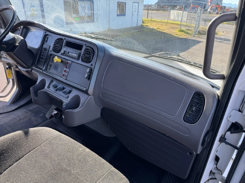 2017 FREIGHTLINER M2