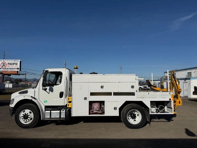 2017 FREIGHTLINER M2