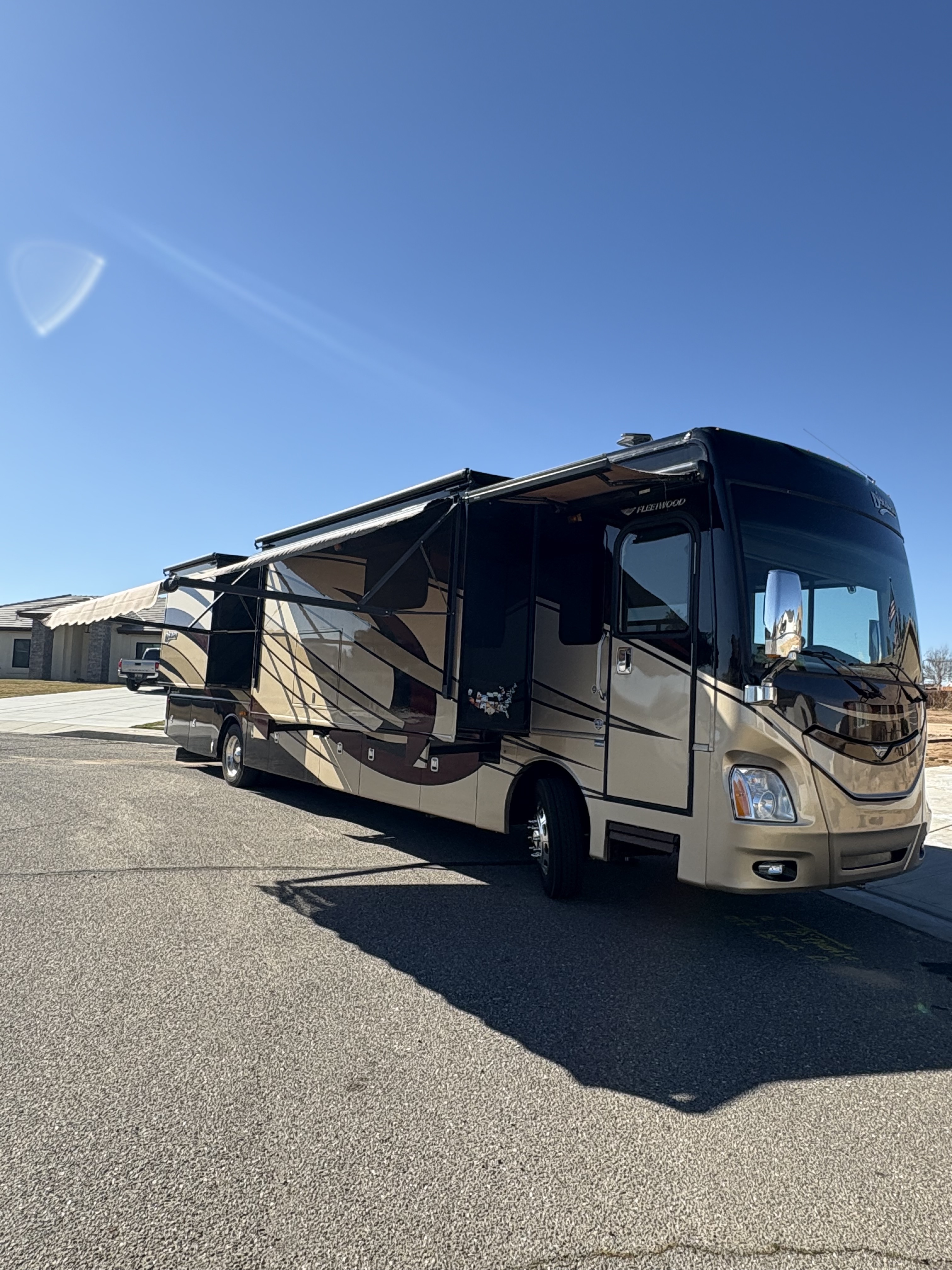 2015 Fleetwood DISCOVERY 40G in hesperia CA