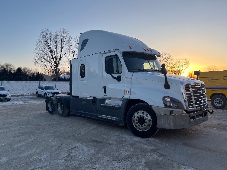 2016 FREIGHTLINER CASCADIA 125 in Lincoln, ND