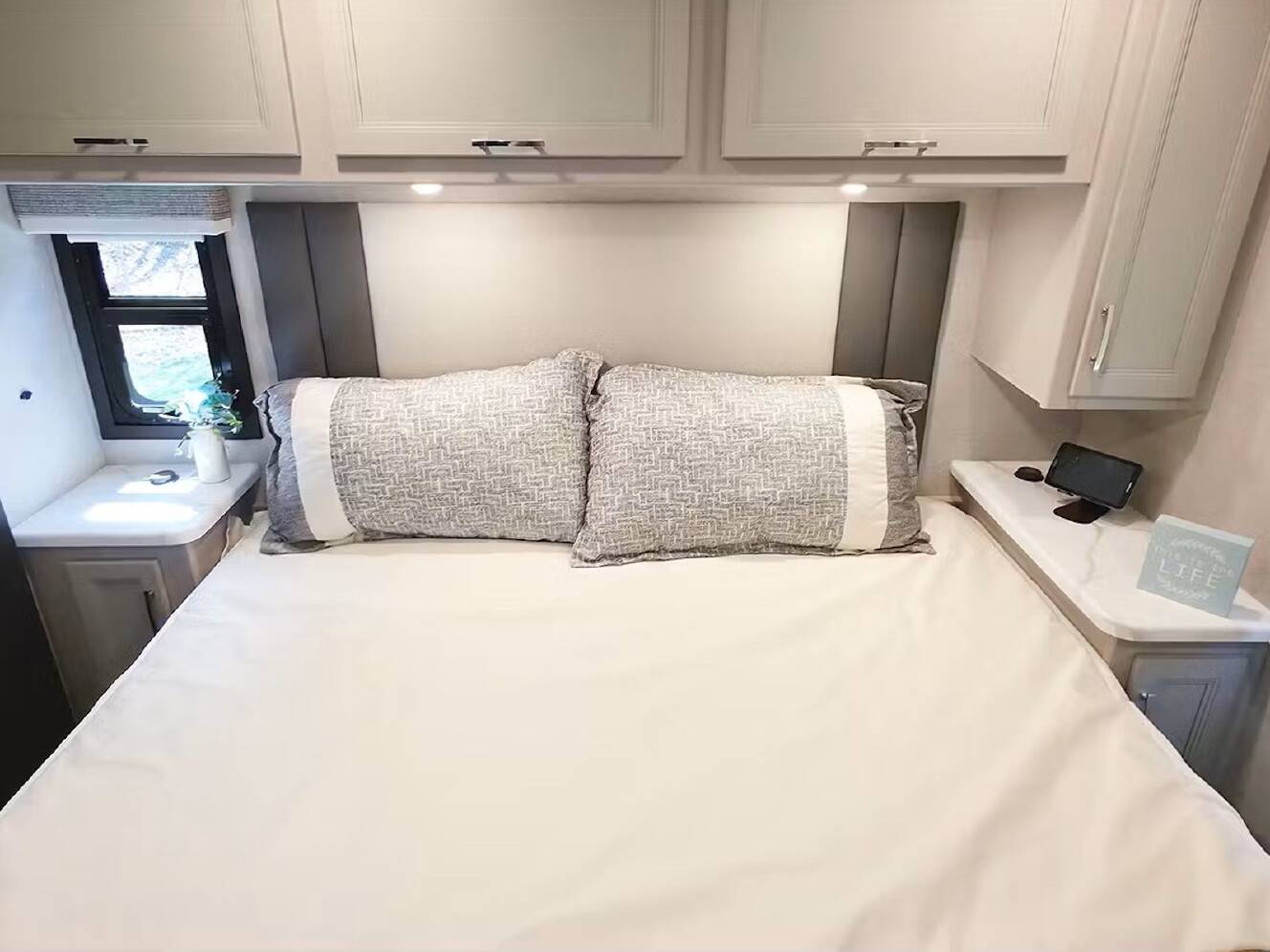 A photo of this 2026 Thor Motor Coach MAGNITUDE GRAND L35