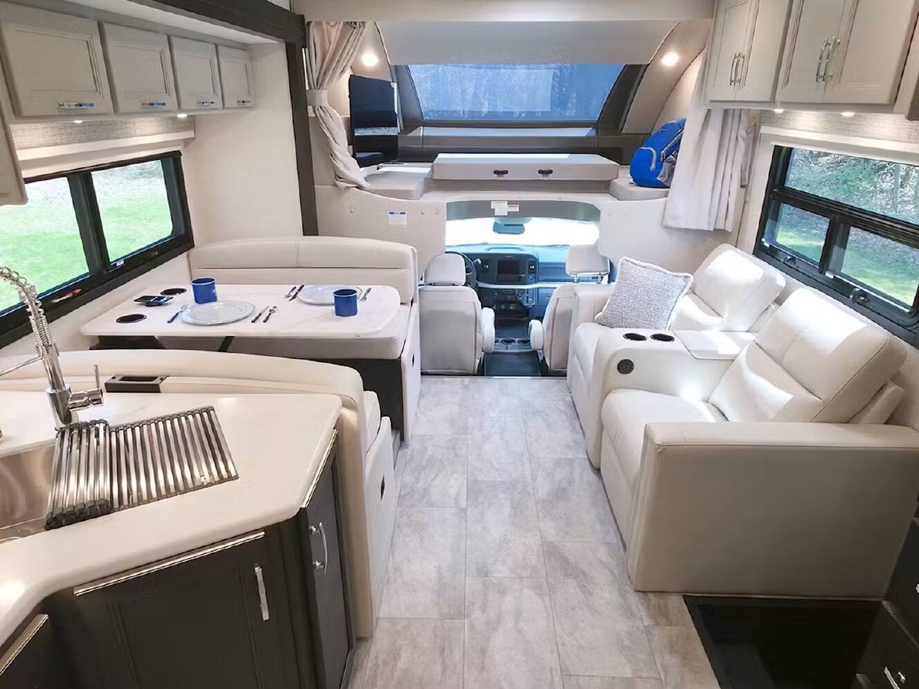 A photo of this 2026 Thor Motor Coach MAGNITUDE GRAND L35