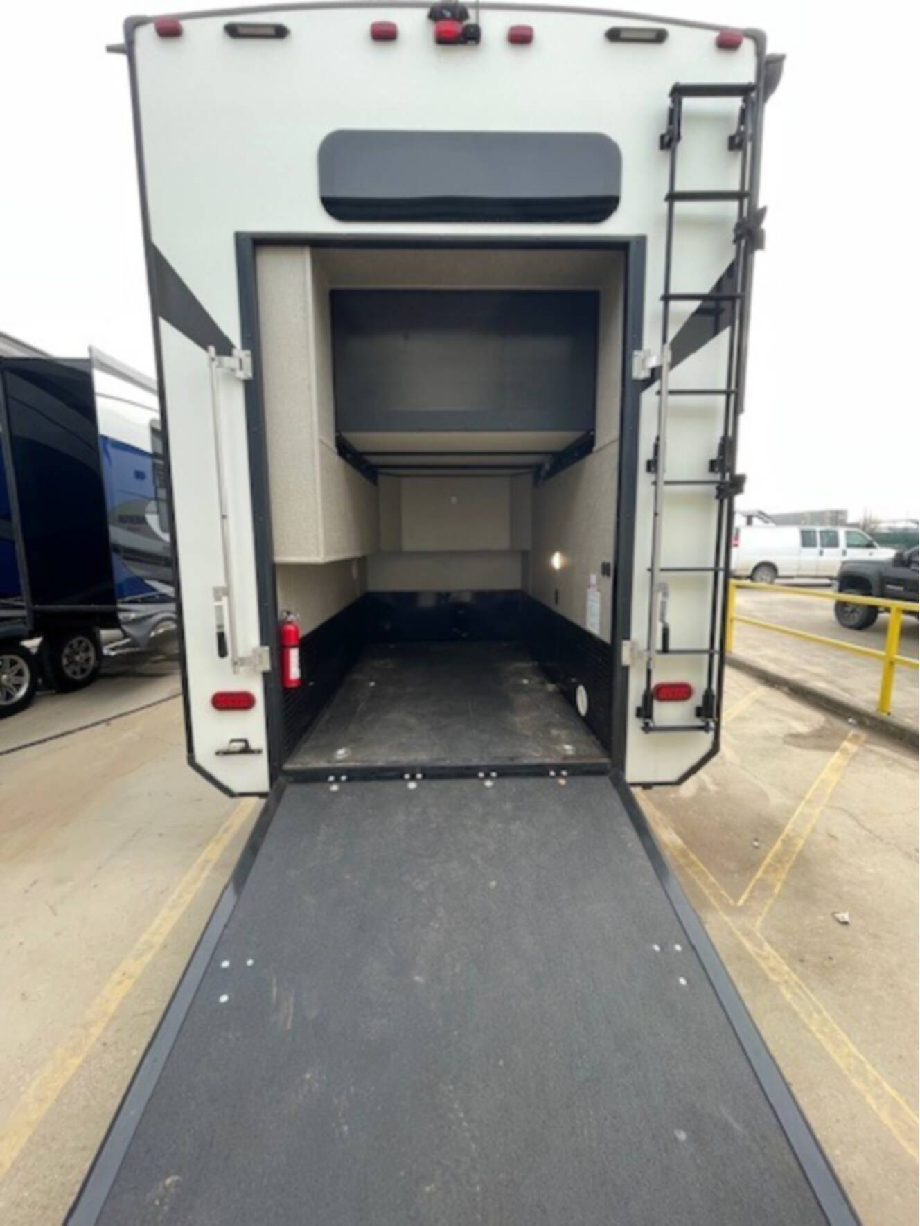 A photo of this 2018 Grand Design Momentum 376TH