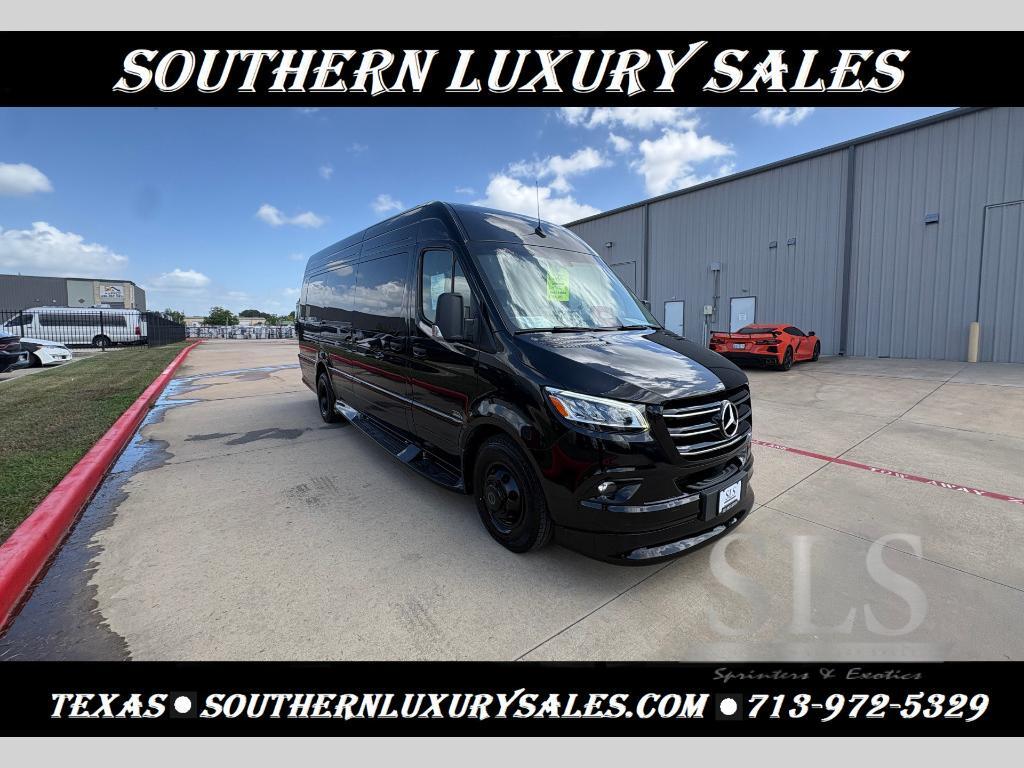 2027 Midwest Automotive Designs Luxe Cruiser D6 Full in houston TX