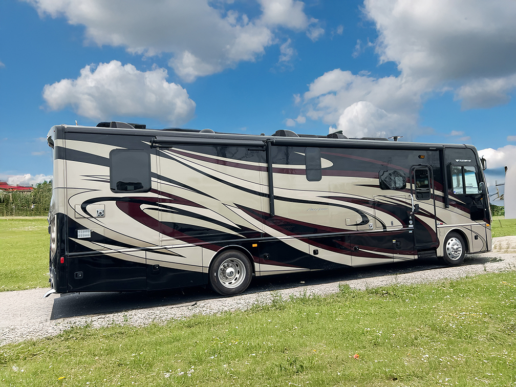 2017 Fleetwood PACE ARROW 36U in malabar FL