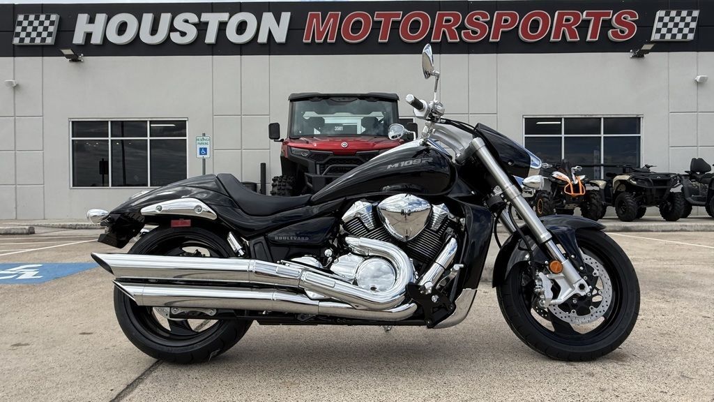 2025 Suzuki Boulevard M109R M109R in Angleton, TX