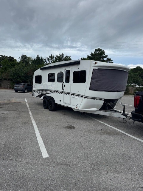 2025 Intech AUCTA WILLOW ROVER RV