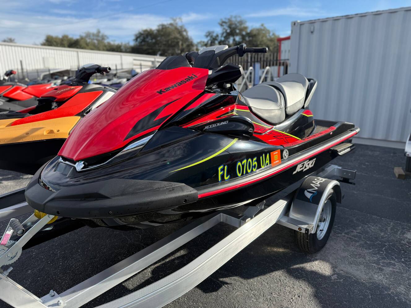 A photo of this 2025 Kawasaki Ultra 160LX