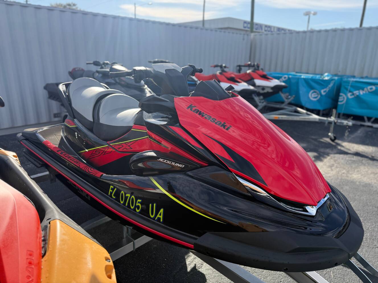 A photo of this 2025 Kawasaki Ultra 160LX