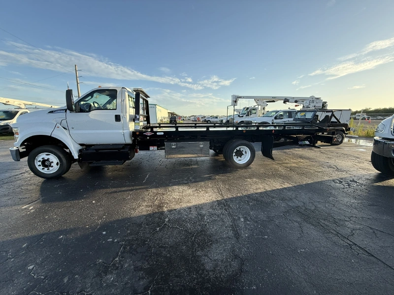 2024 FORD F650