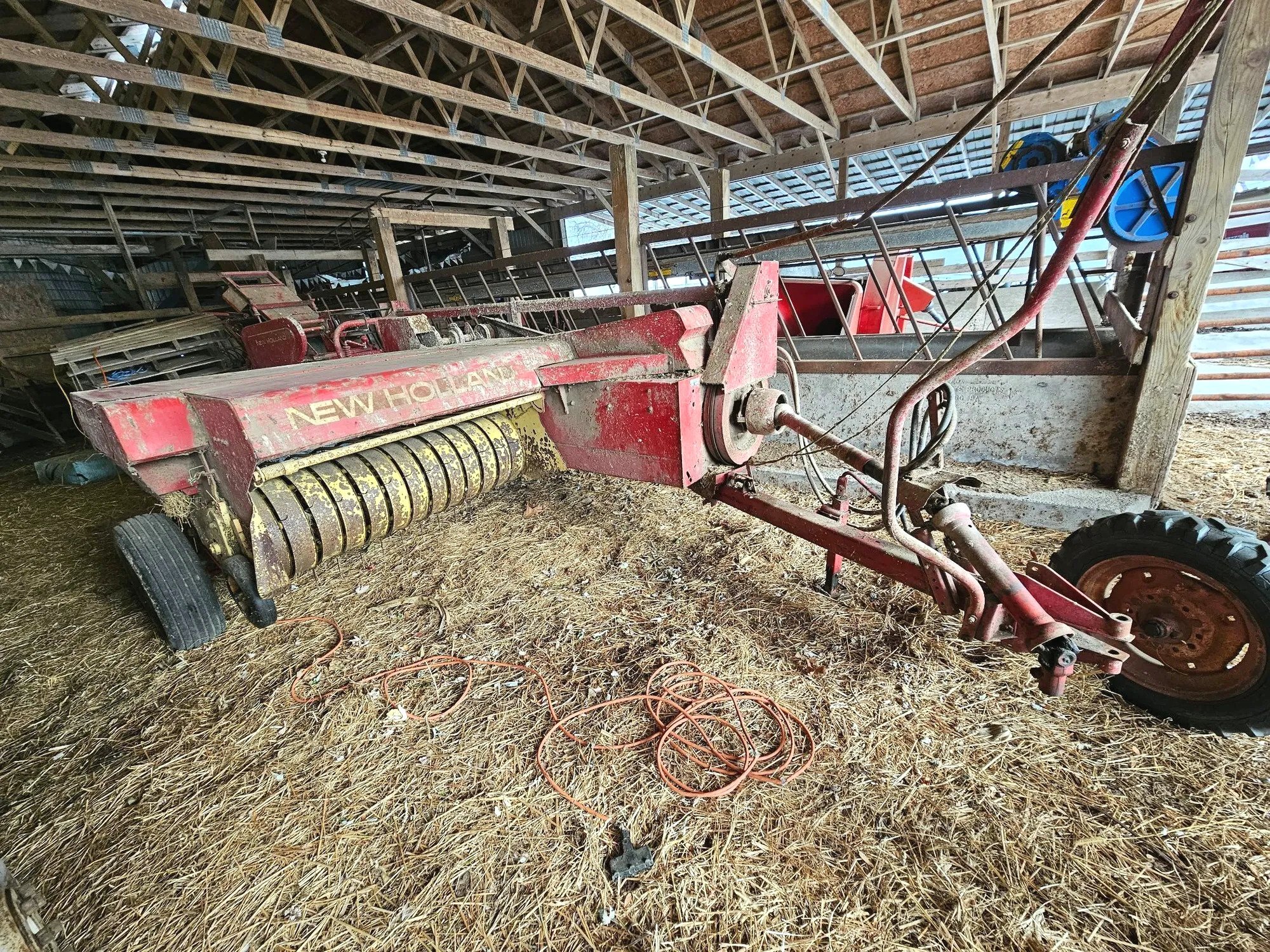 NEW HOLLAND 273 Baler