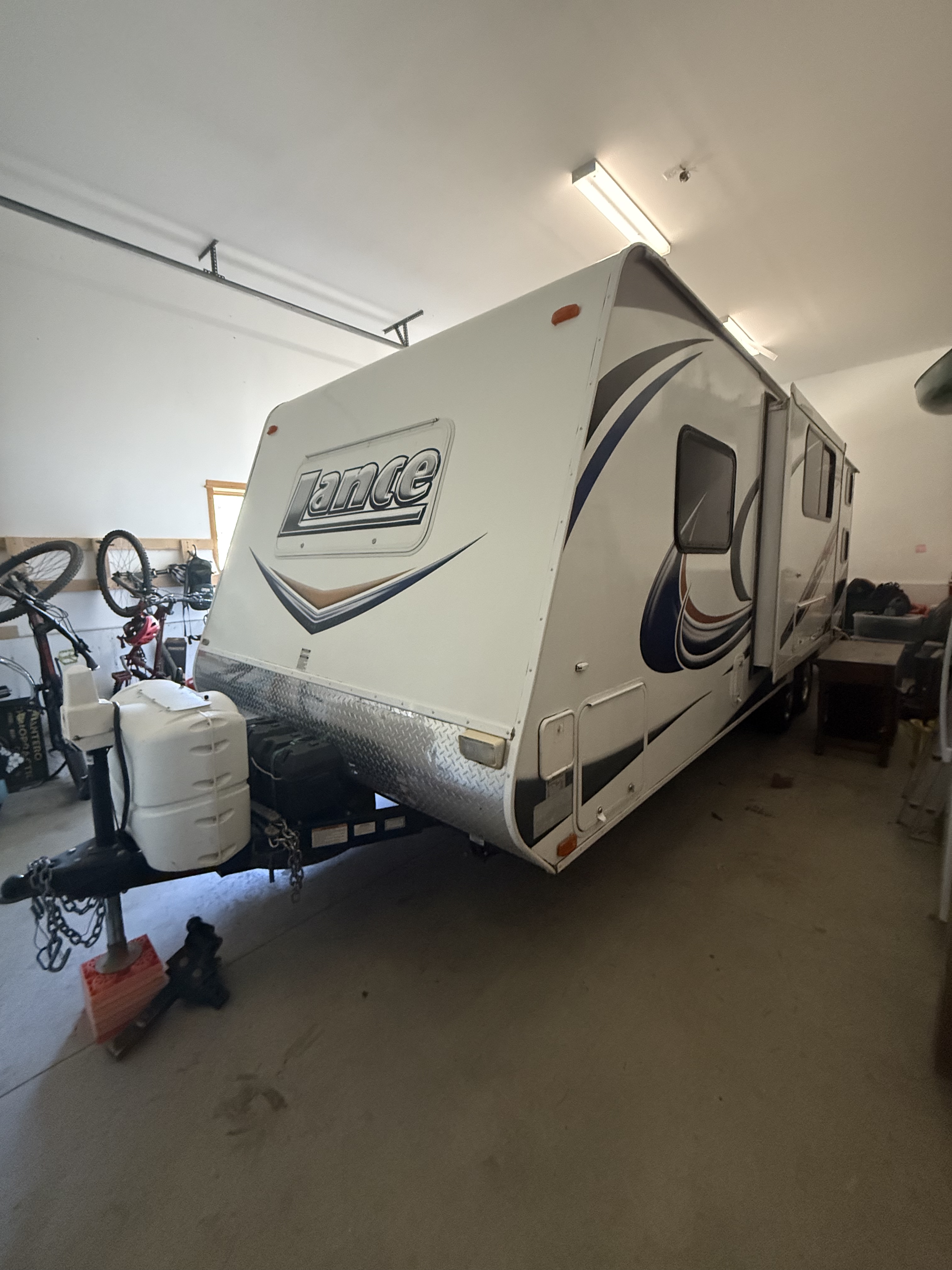 2012 Lance 2185 TRAVEL TRAILER in salida CO