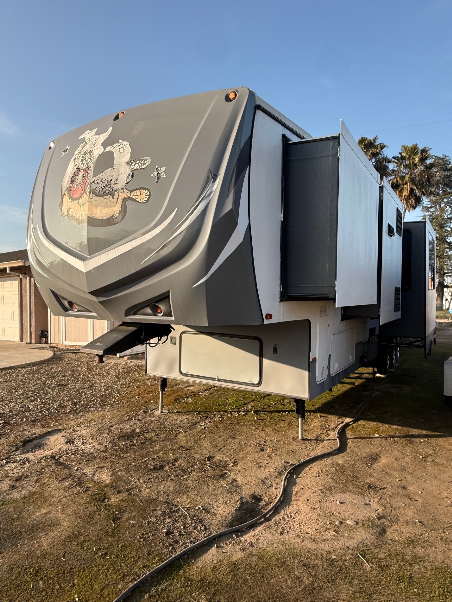 2013 Heartland ROAD WARRIOR 390RW in french camp CA