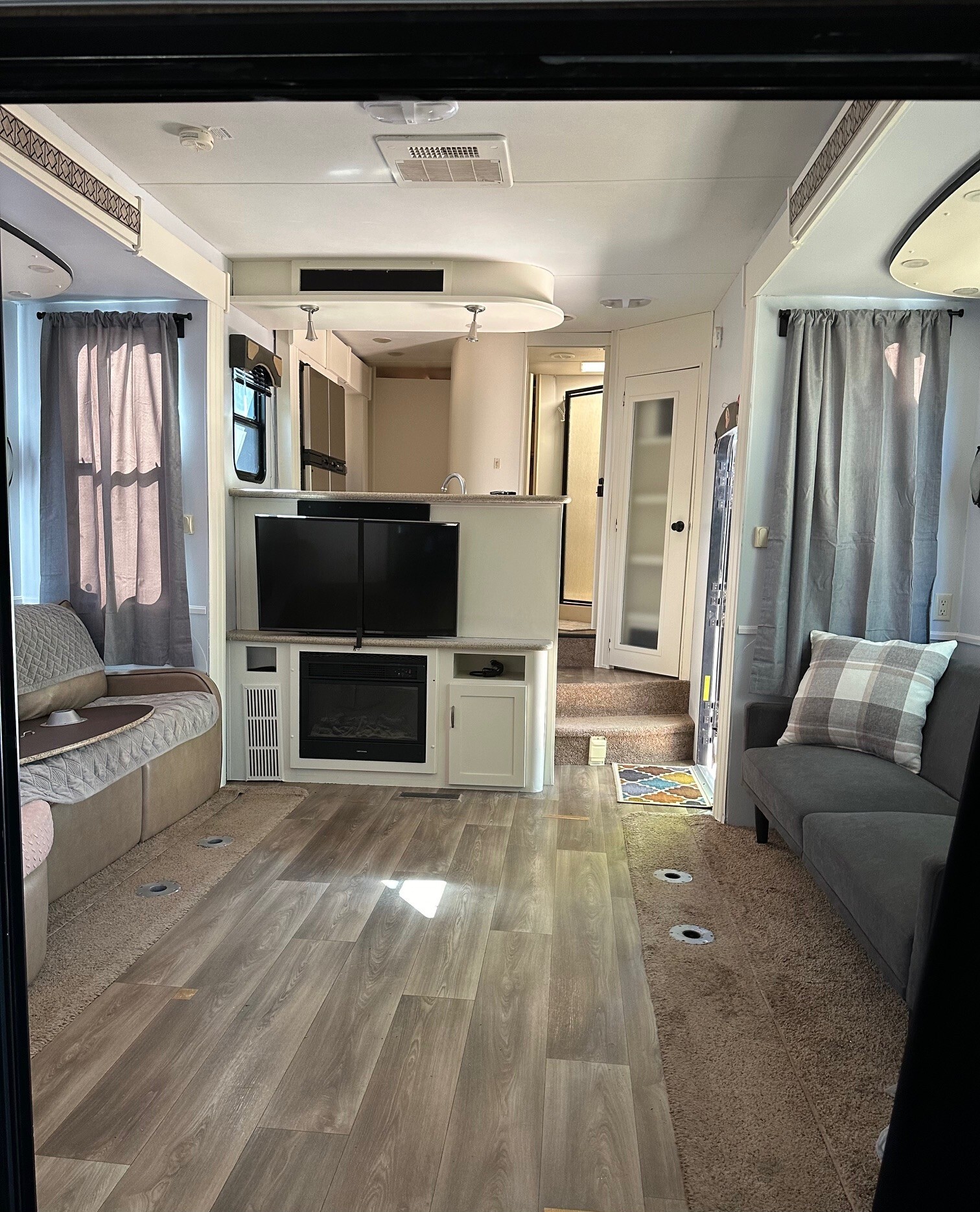 2013 Heartland ROAD WARRIOR 390RW in french camp CA