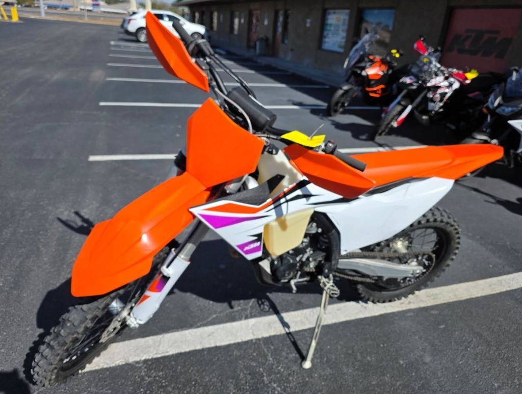 6982ef7bd0c4af5fbf05e676.jpg?