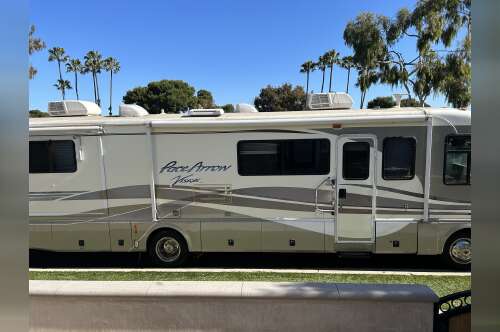 1999 Fleetwood PACE ARROW VISION SERIES 36B in long beach CA