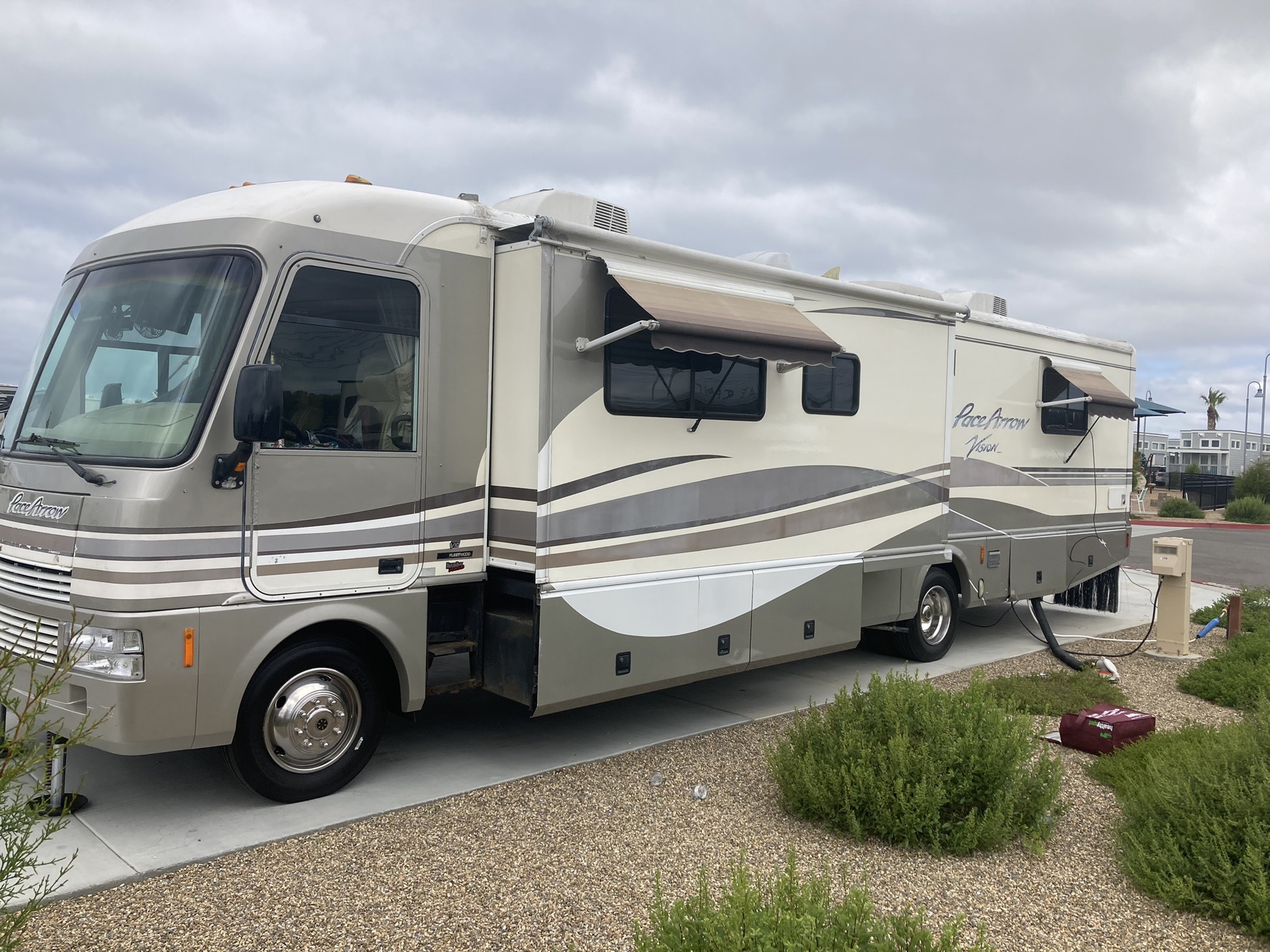 1999 Fleetwood PACE ARROW VISION SERIES 36B RV