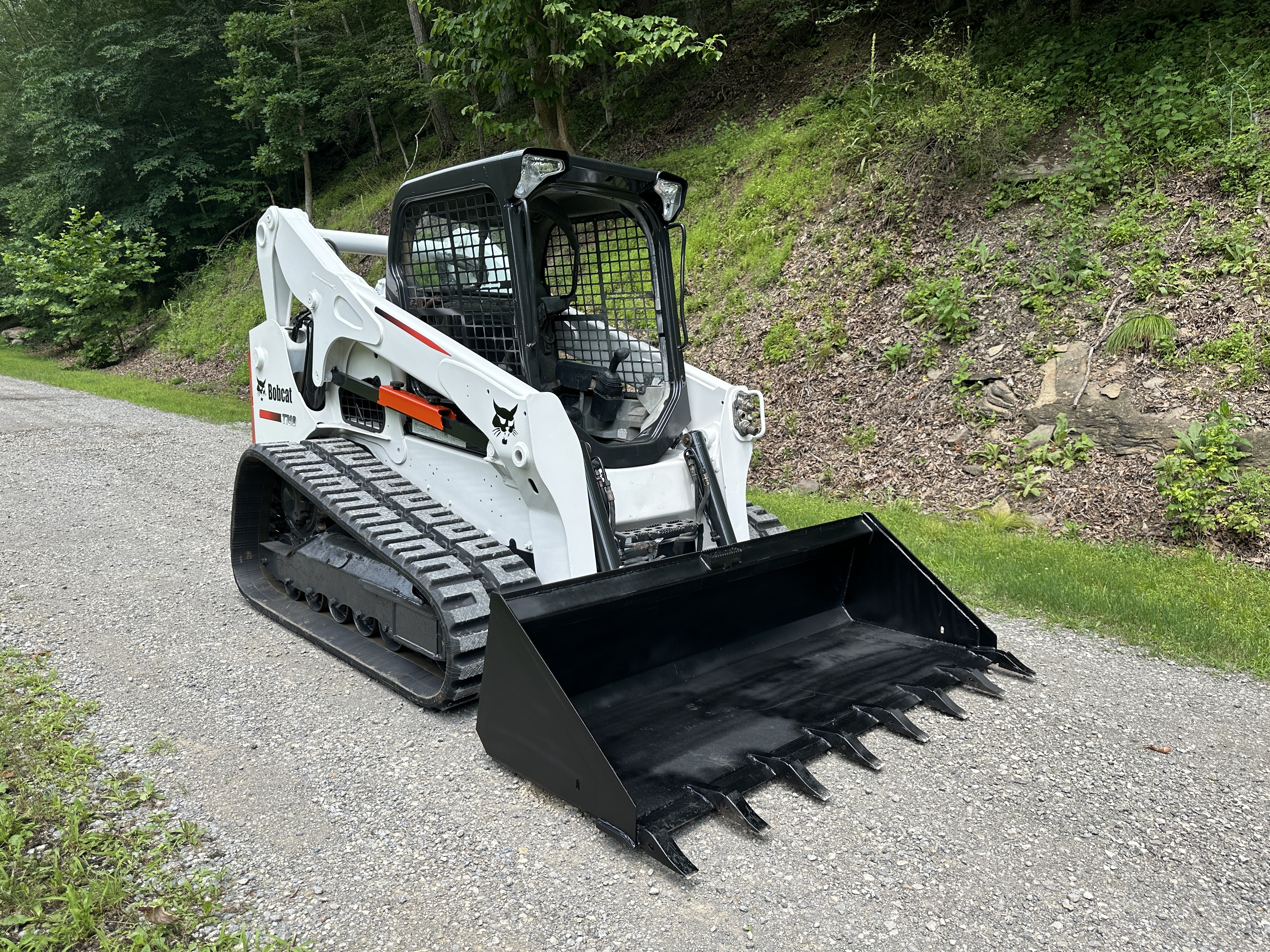 2019 BOBCAT T740 in Sarver, PA