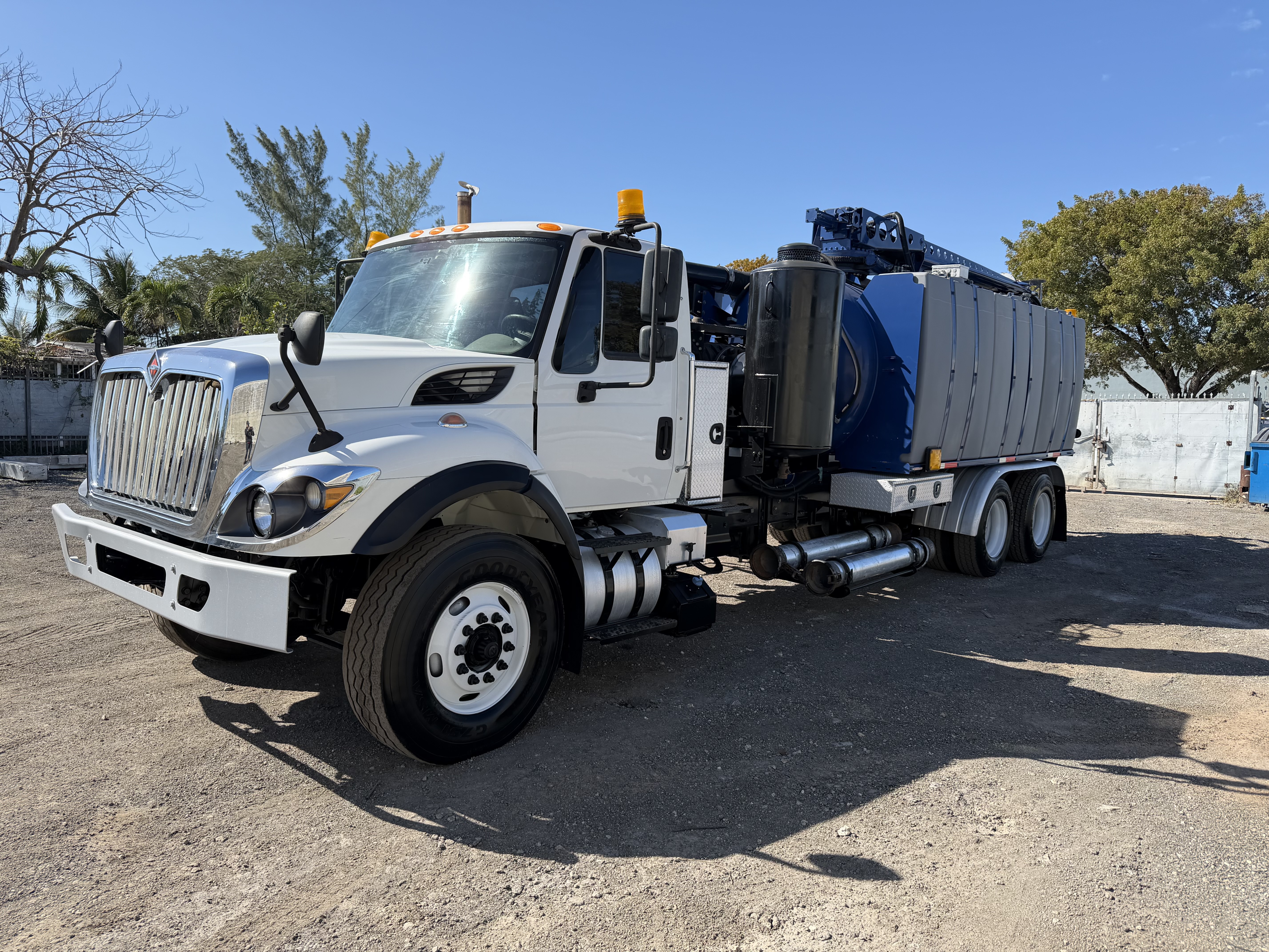 2018 INTERNATIONAL 7500 in Miami, FL