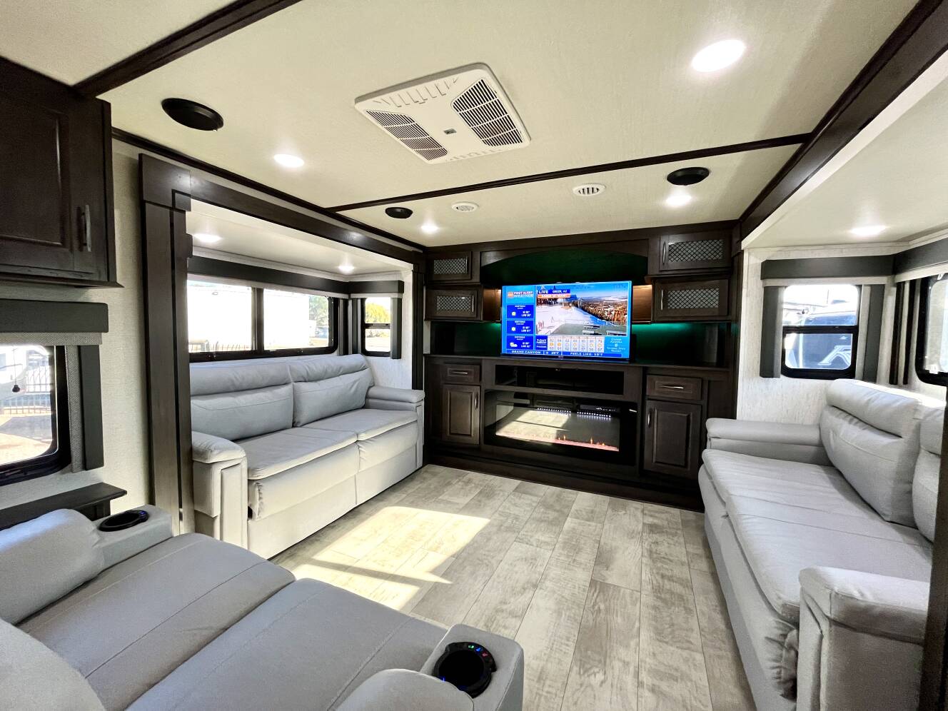 A photo of this 2022 Grand Design MOMENTUM 376THS
