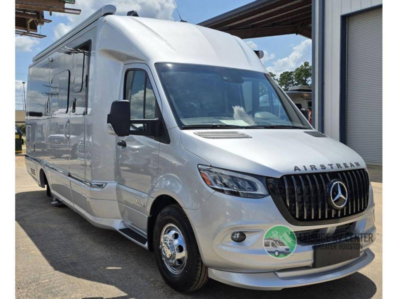 A photo of this 2026 Airstream Atlas Murphy Suite