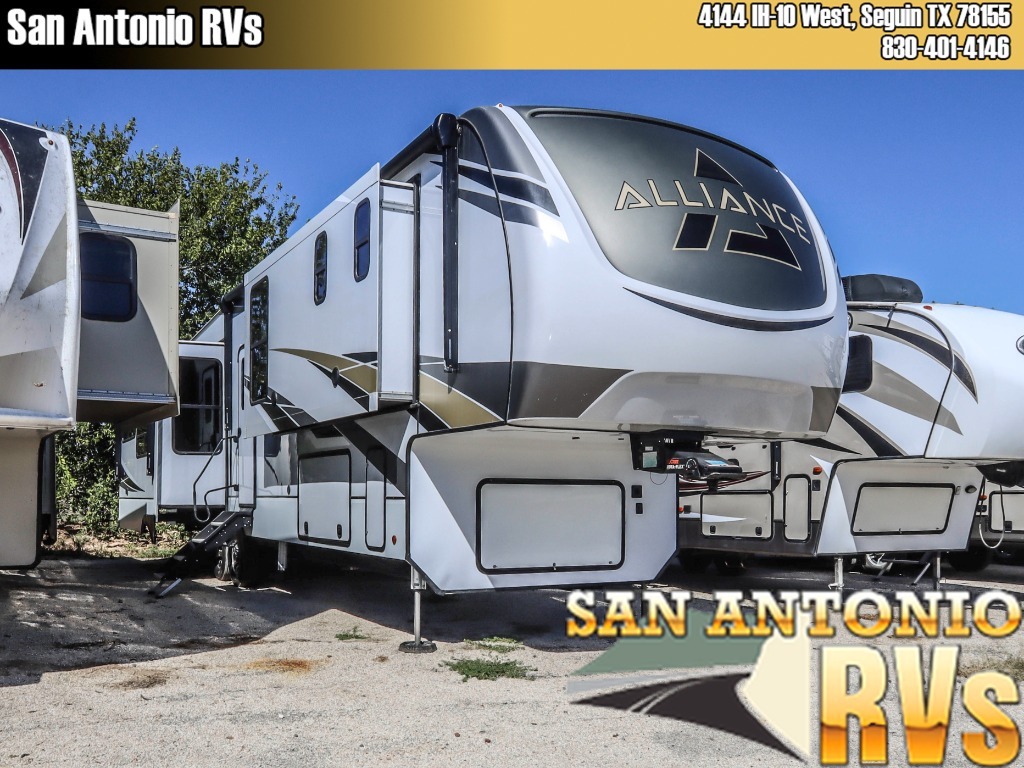 2022 Alliance Rv Paradigm 370FB in seguin TX