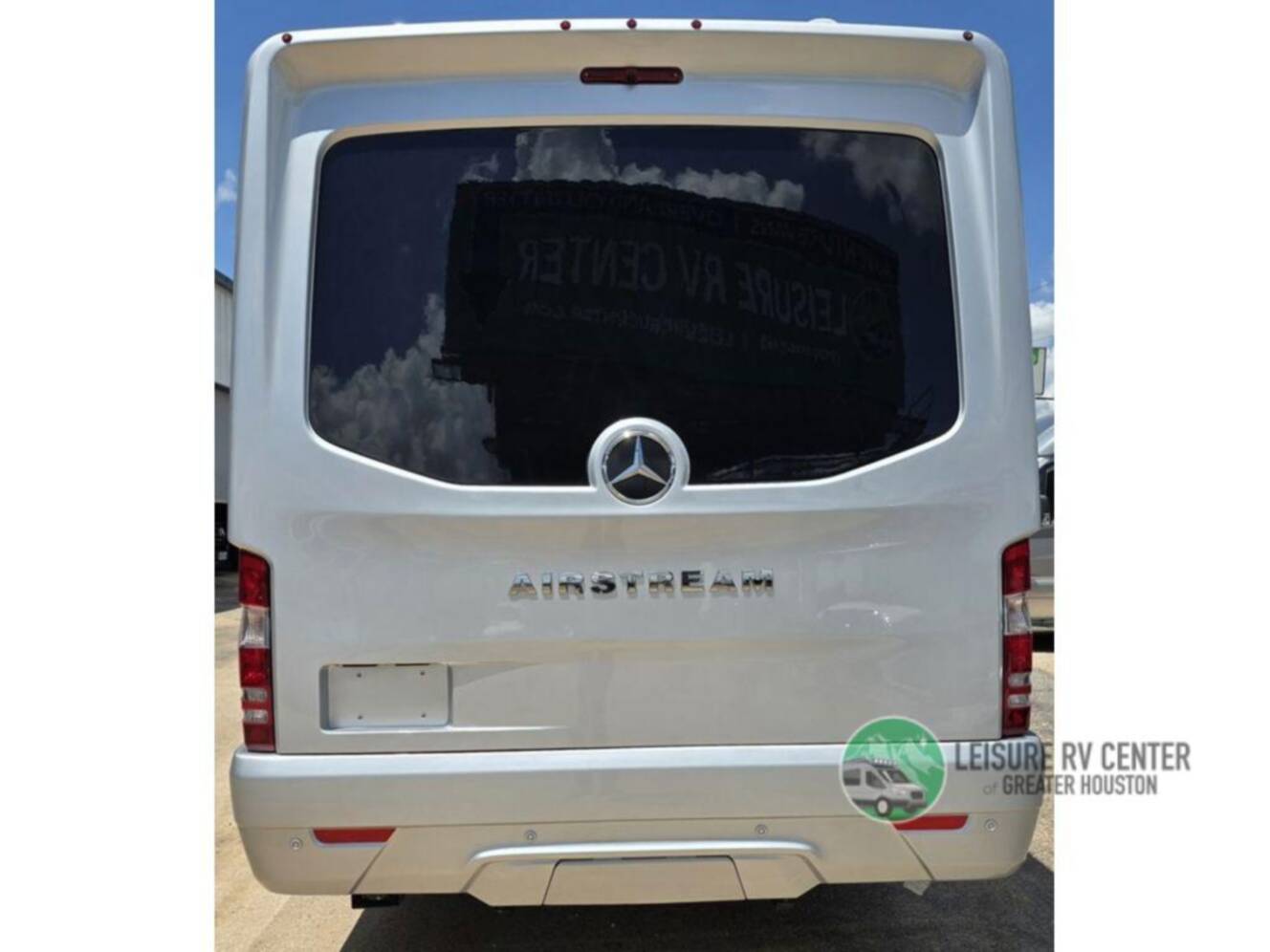 A photo of this 2026 Airstream Atlas Murphy Suite